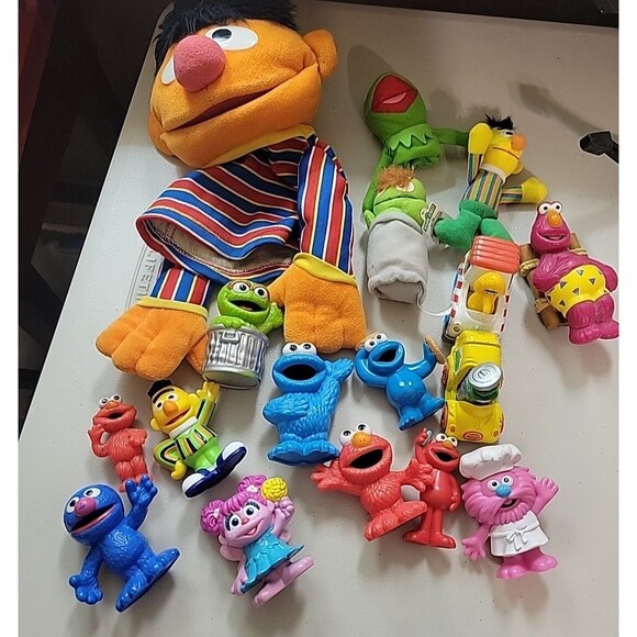 Sesame Street Ernie Puppet Mix lot Toys Elmo Oscar Grover etc... - Picture 1 of 6